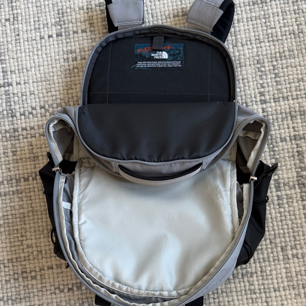 The North Face Borealis Gray and Black Backpack - Picture 5 of 9